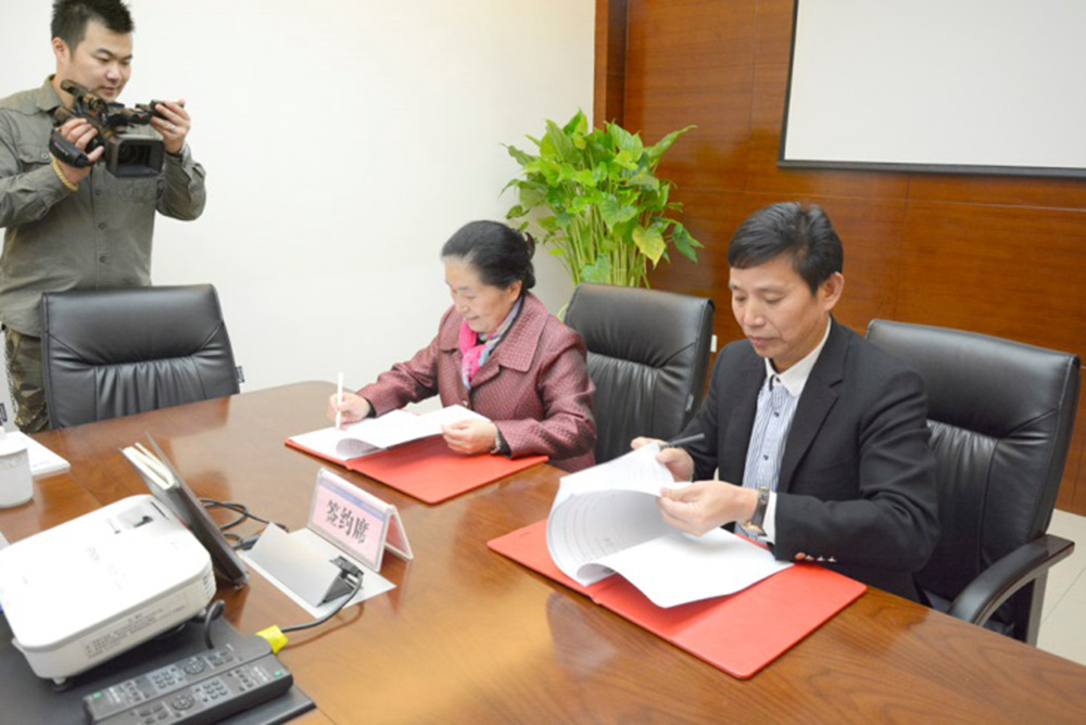 與王琪院士簽約現(xiàn)場